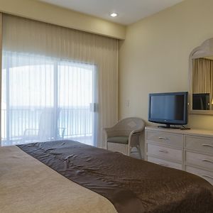 One-Bedroom Suite Beachfront Fully Equipped Kitchen